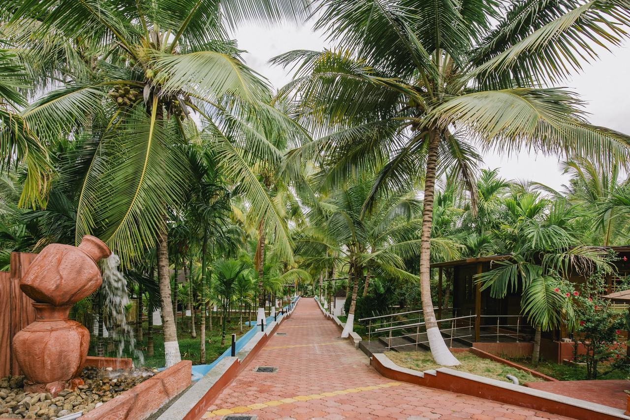 Sterling Anaikatti Hotel Varagampadi Exterior photo